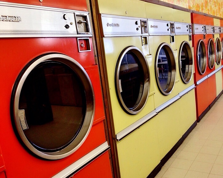 Pコートを自宅の洗濯機で洗う方法 洗濯表示やしわを防ぐ干し方も解説