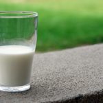 賞味期限切れの牛乳は未開封なら一週間は飲める？開封済みの活用レシピも！